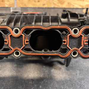 Zestaw do usunięcia klap wirowych 2.0 TFSI / TSI  Audi VW Skoda Seat Cupra 06L133201